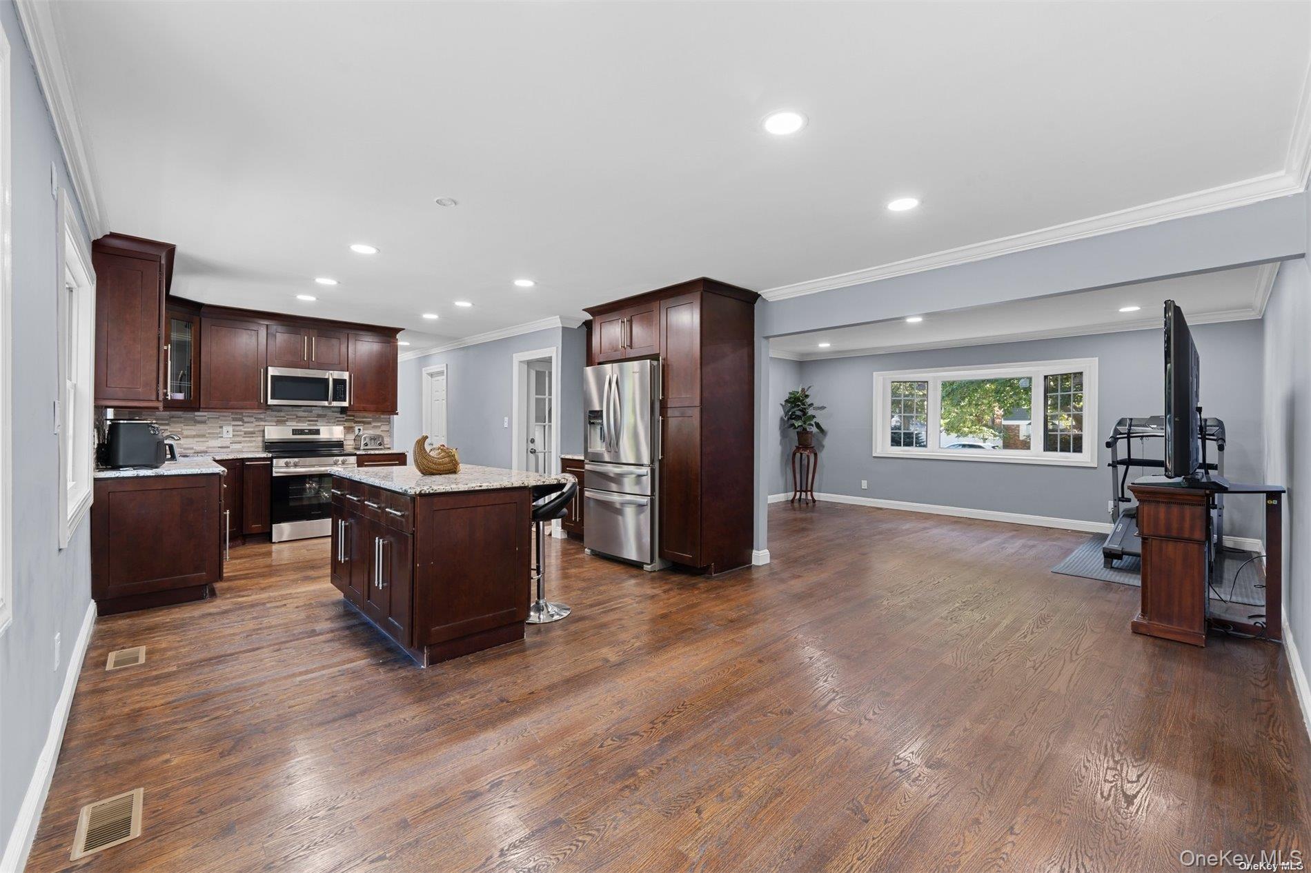 82 Woodview Lane, Centereach, NY 11720