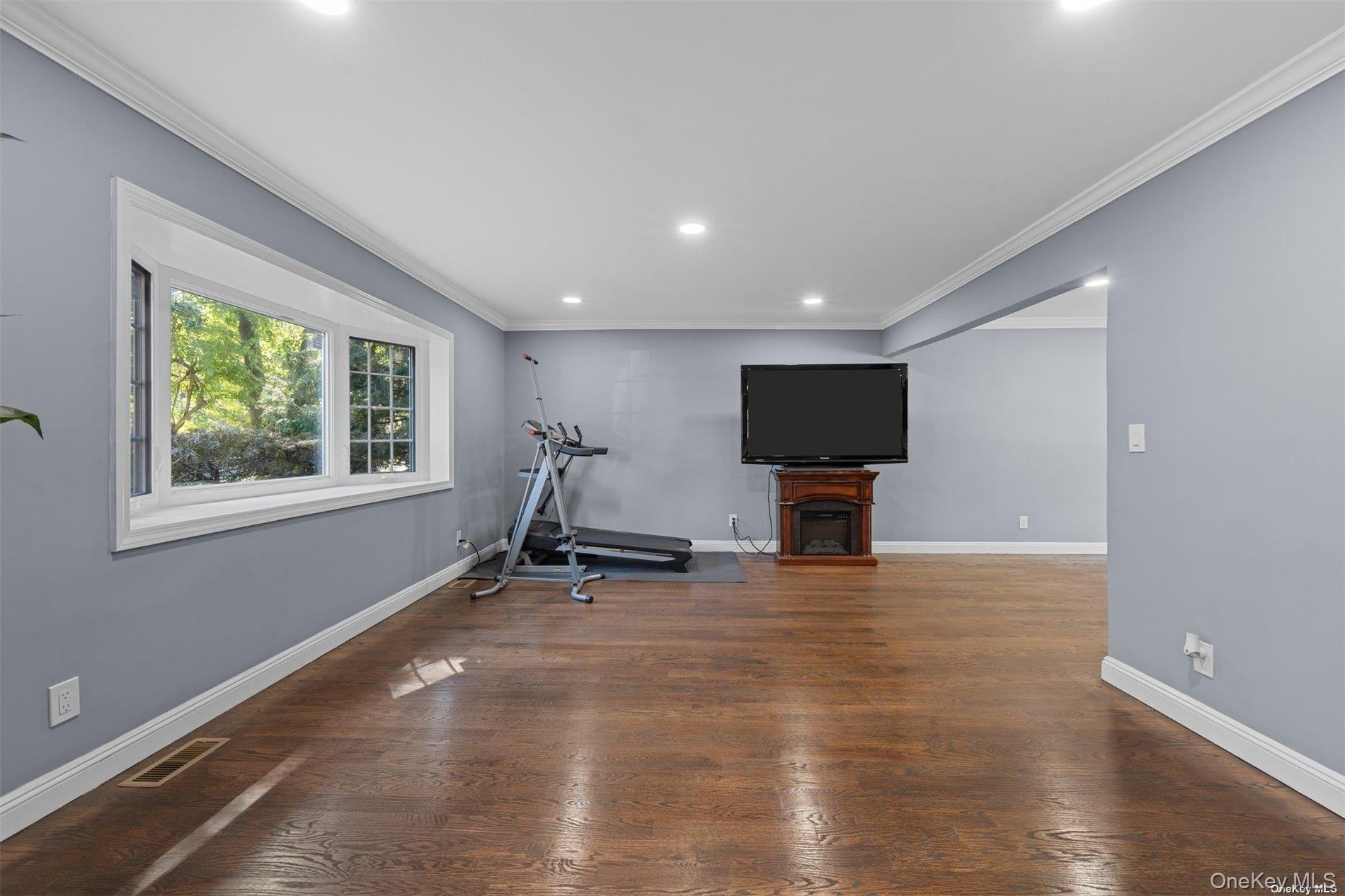 82 Woodview Lane, Centereach, NY 11720