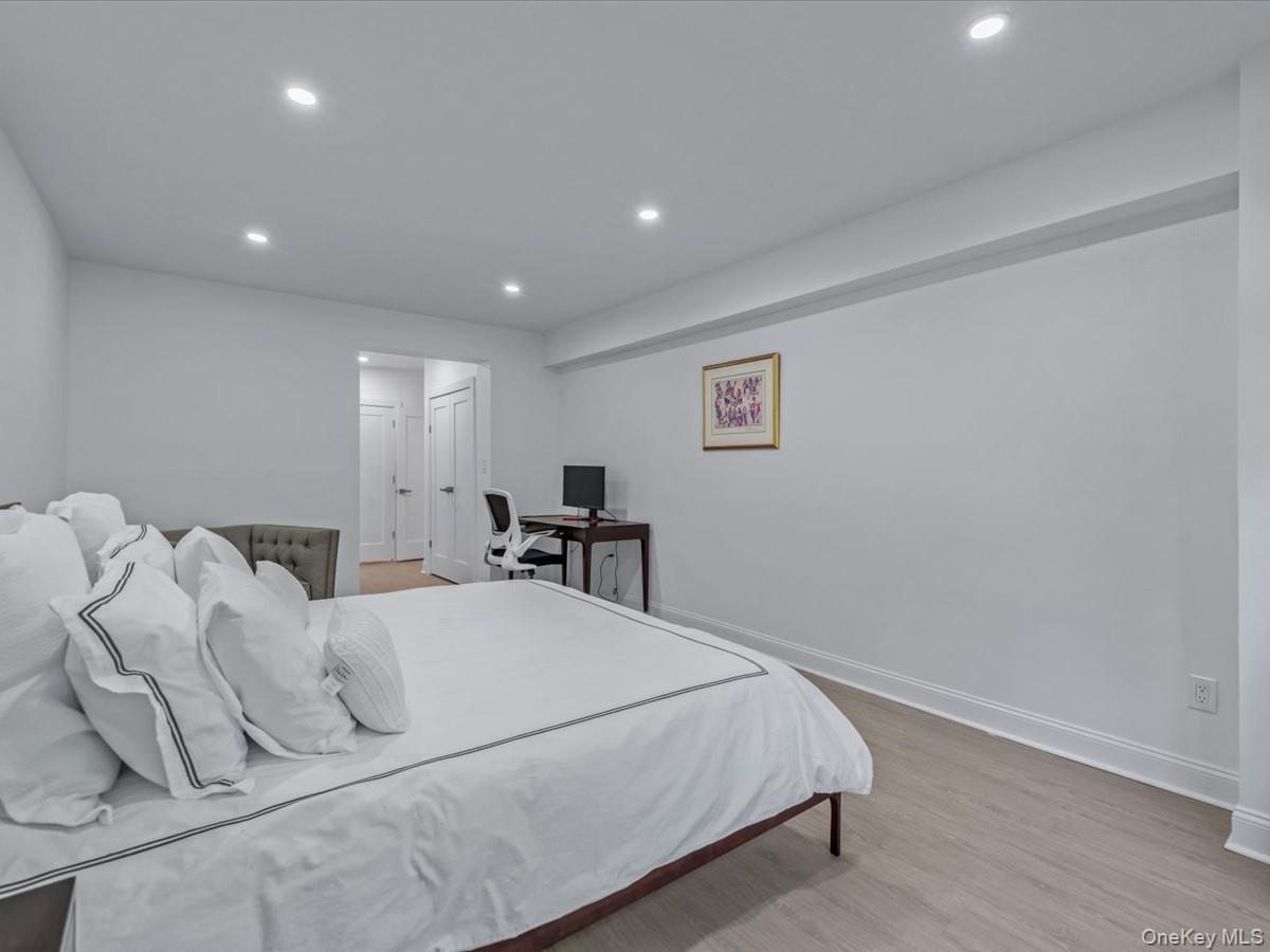 1 Kensington # 107, Great Neck, NY 11021