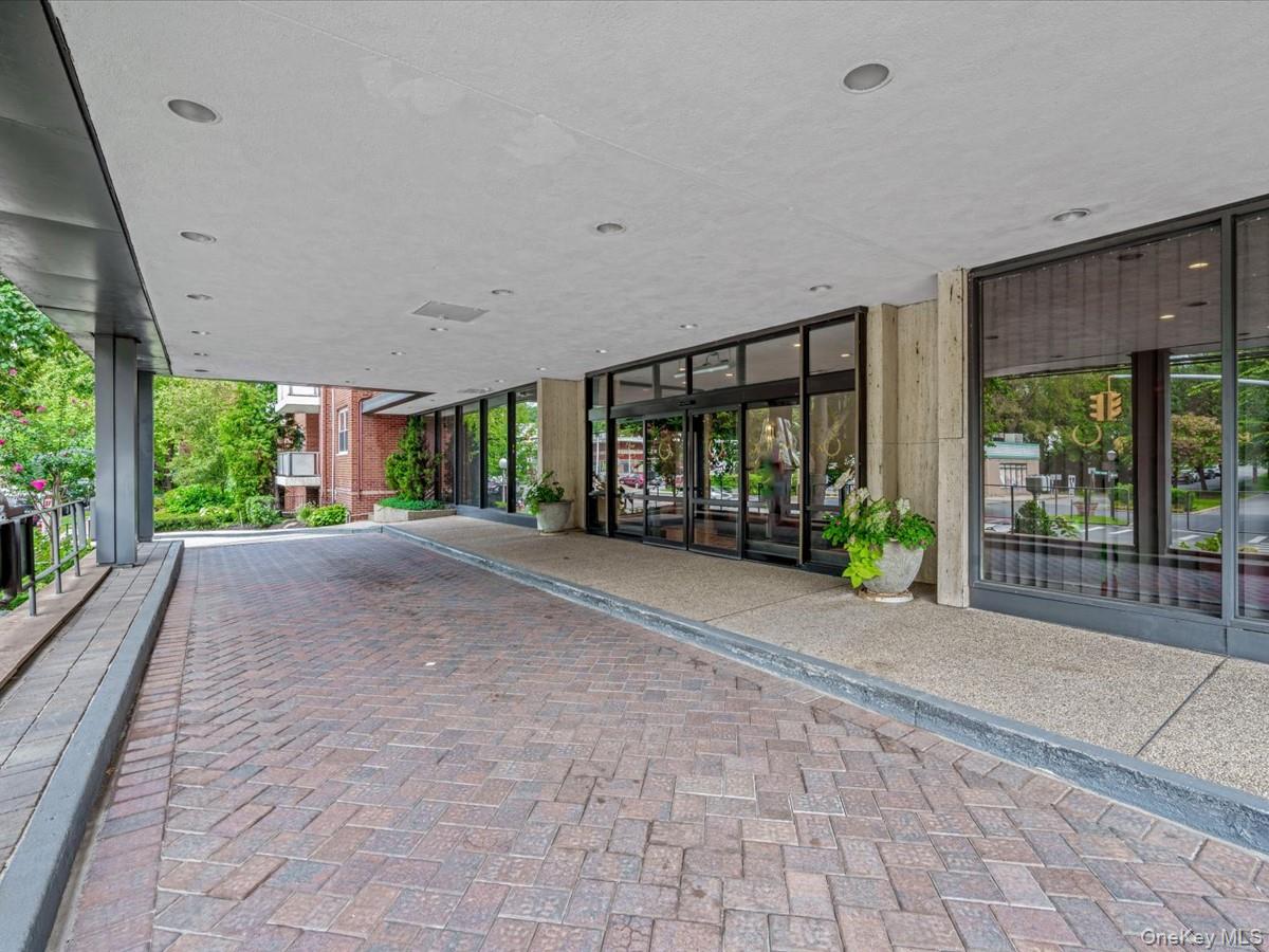 1 Kensington # 107, Great Neck, NY 11021