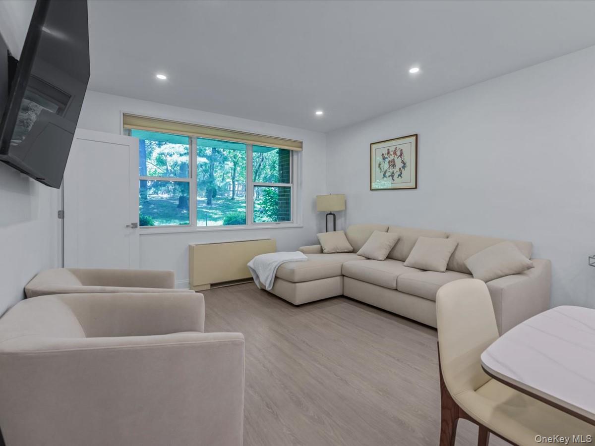 1 Kensington # 107, Great Neck, NY 11021