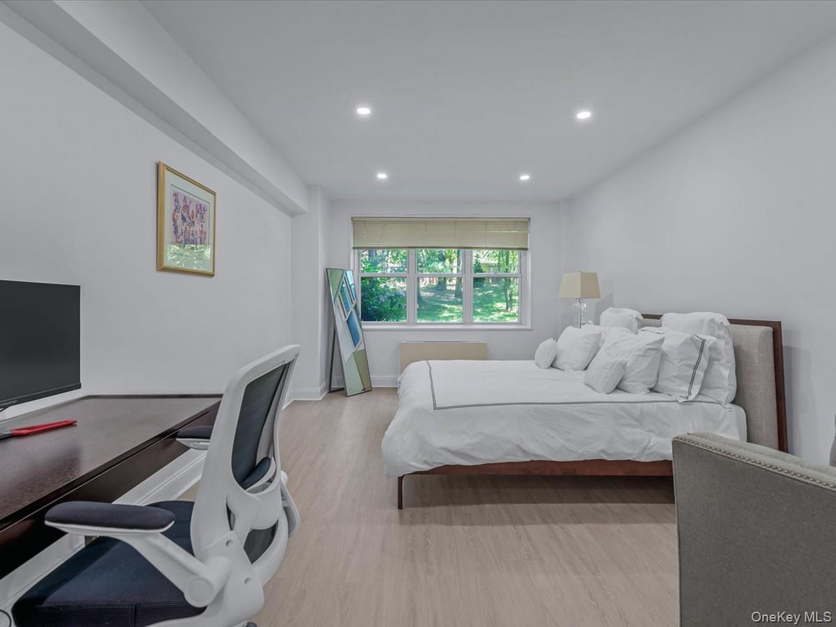 1 Kensington # 107, Great Neck, NY 11021