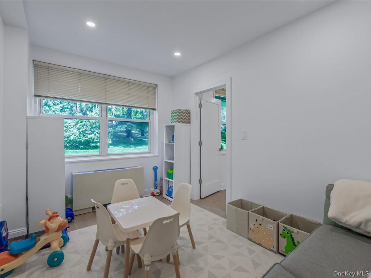 1 Kensington # 107, Great Neck, NY 11021