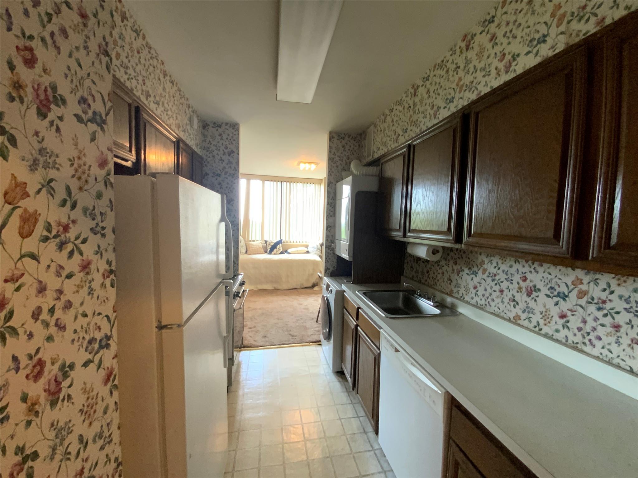 27110 Grand Central Parkway # 5A, Floral Park, NY 11005