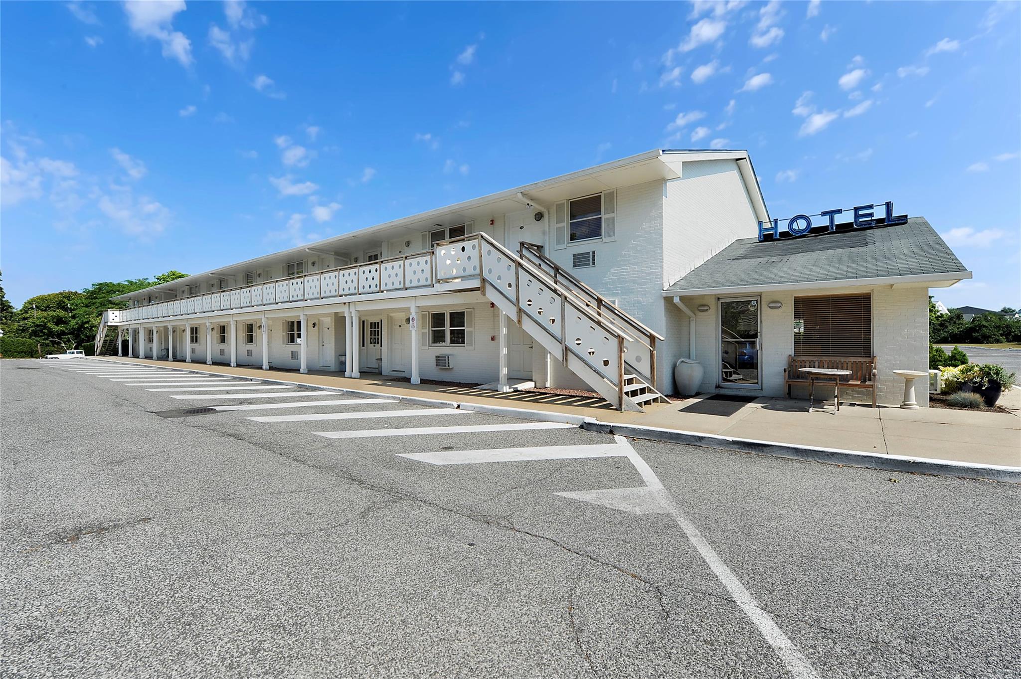 1655 County Road 39, Southampton, NY 11968