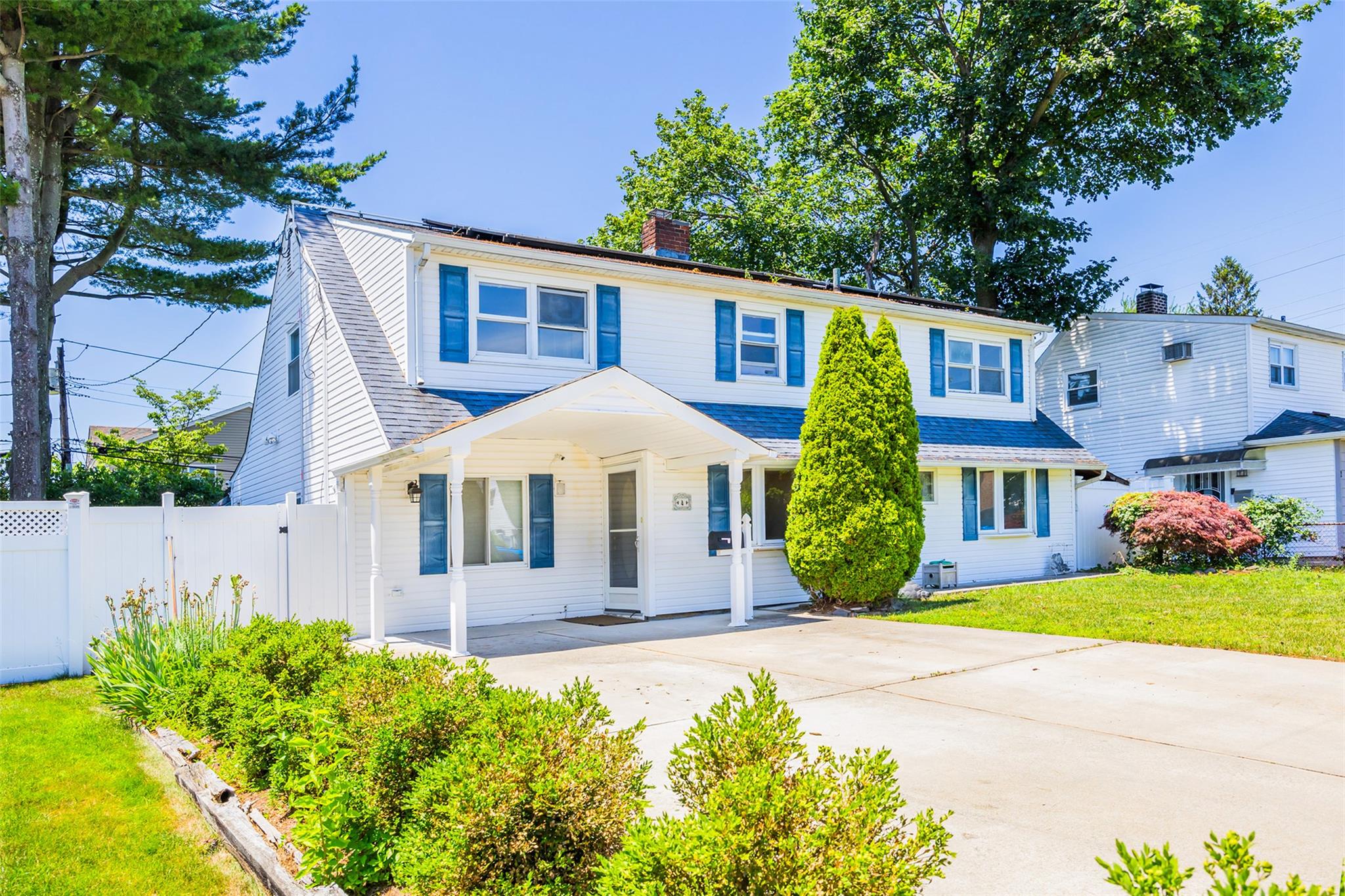 4 Wagon Lane, Levittown, NY 11756