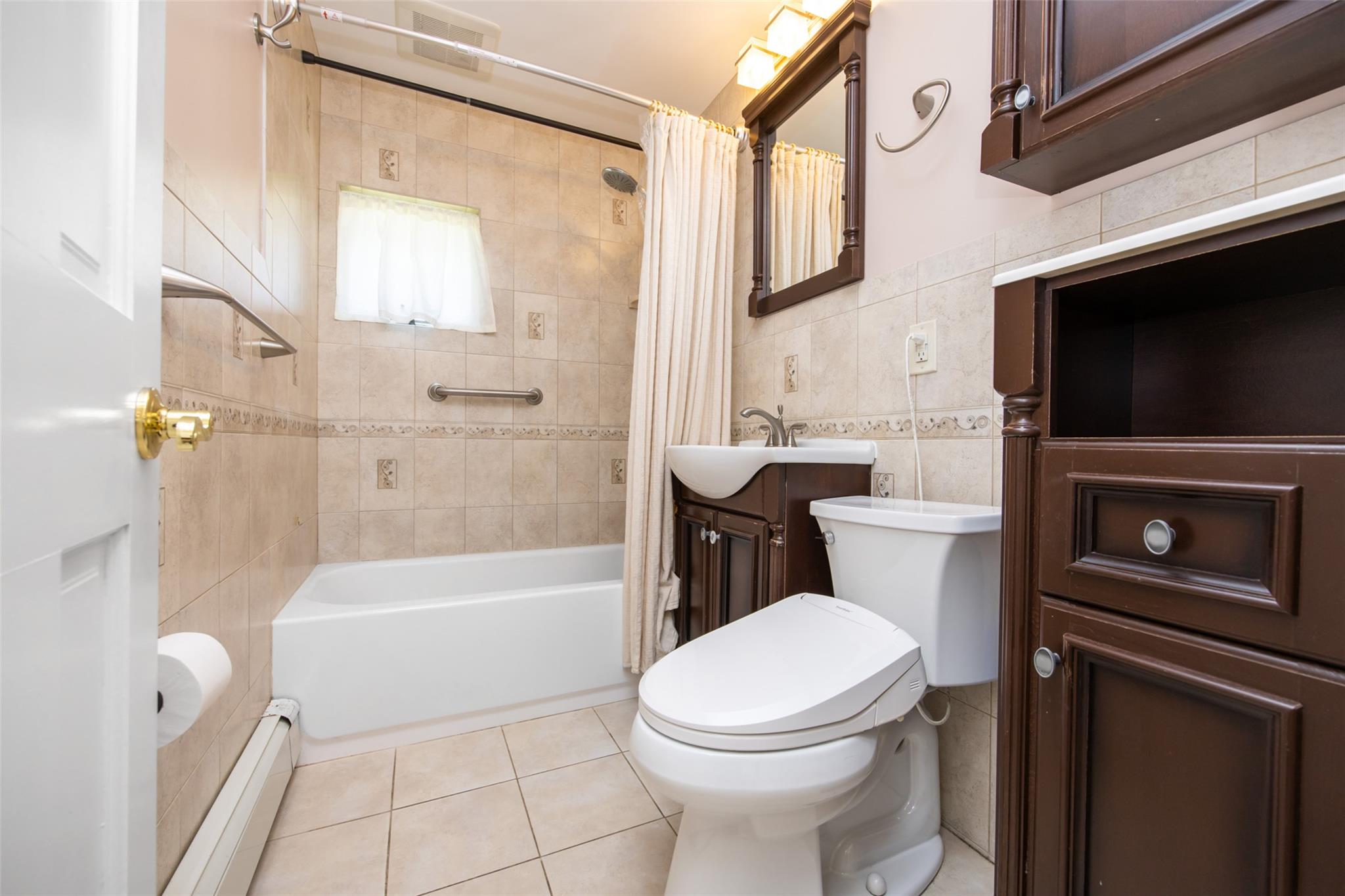 4 Wagon Lane, Levittown, NY 11756