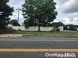 23 N Evergreen Drive, Selden, NY 11784