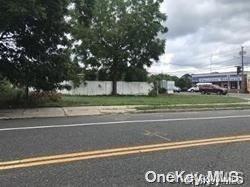 23 N Evergreen Drive, Selden, NY 11784