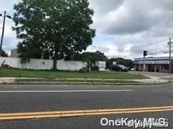 23 N Evergreen Drive, Selden, NY 11784