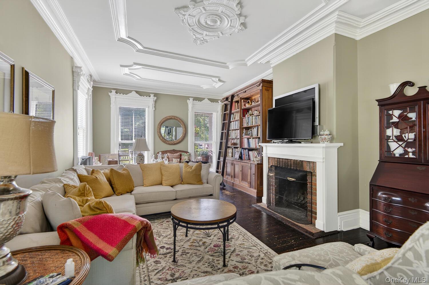 4 Parkview Terrace, Huntington, NY 11743