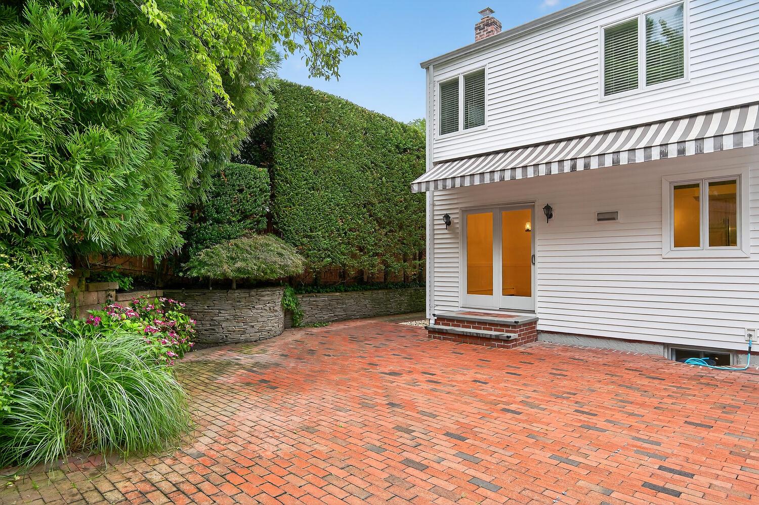 1A Briarwood Drive, Huntington, NY 11743
