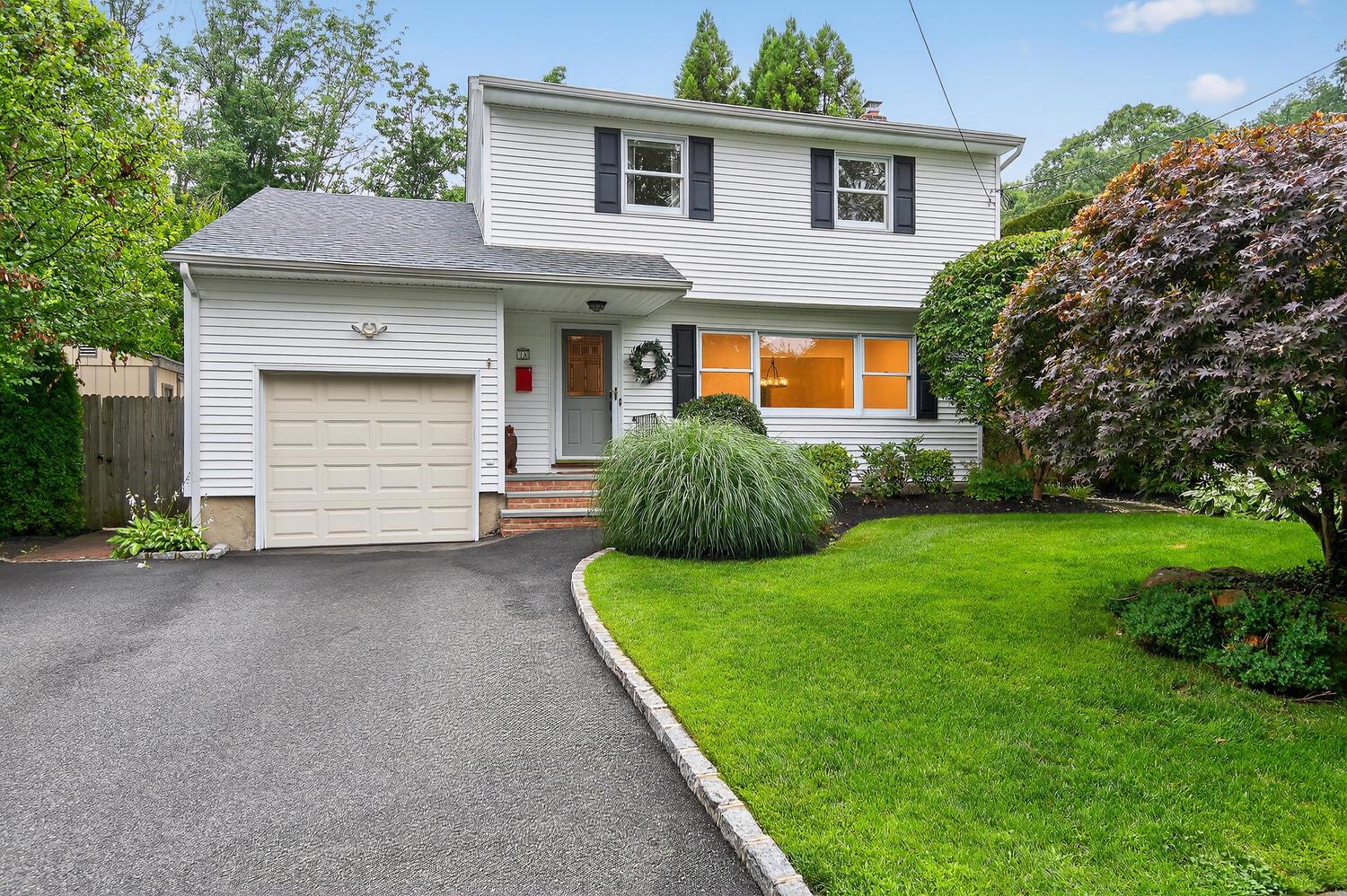 1A Briarwood Drive, Huntington, NY 11743