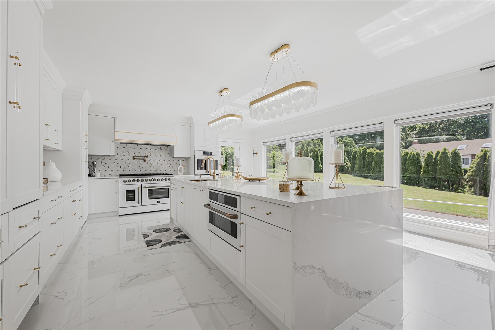 3 Fairview Lane, Glen Cove, NY 11542