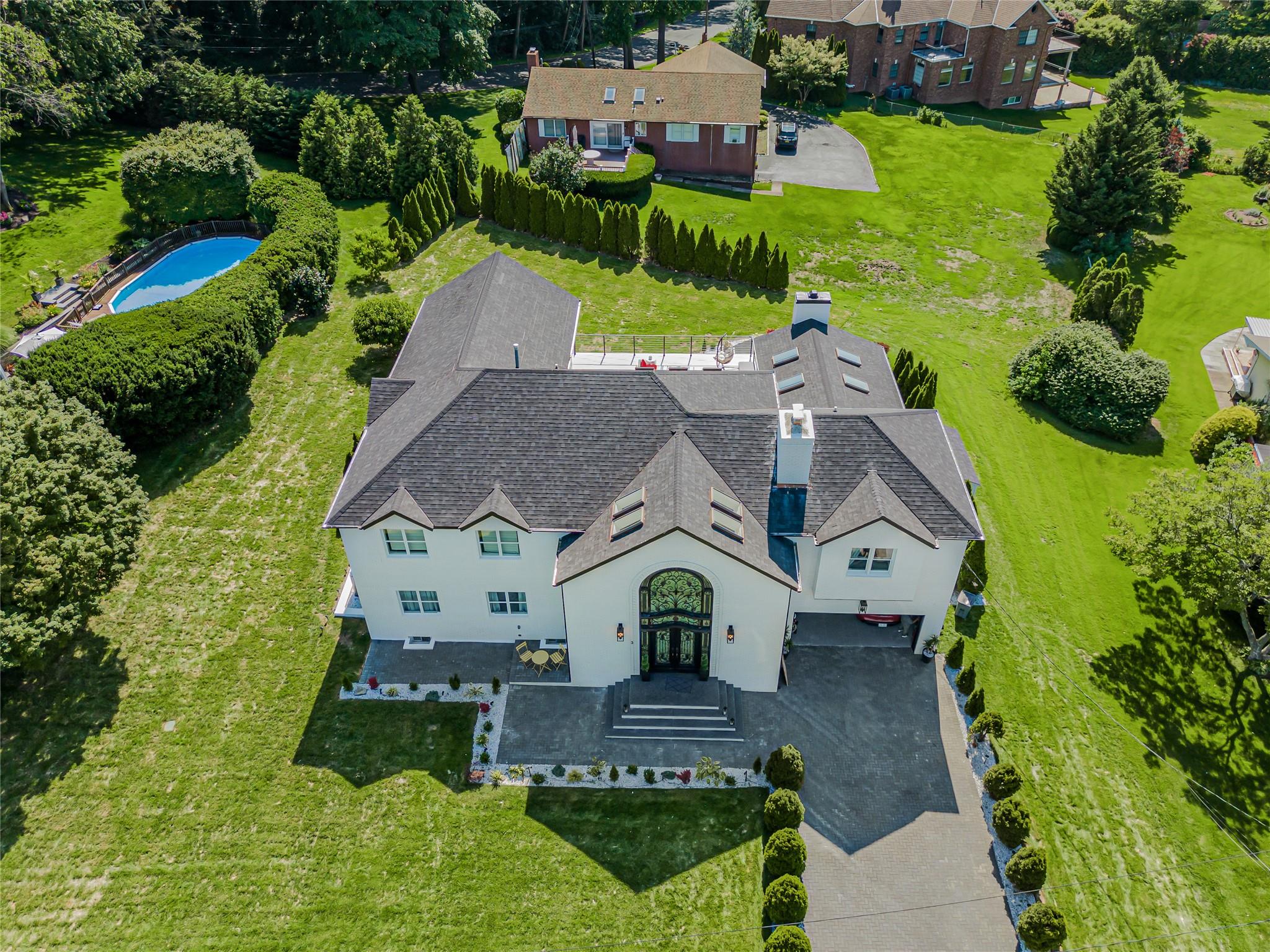 3 Fairview Lane, Glen Cove, NY 11542