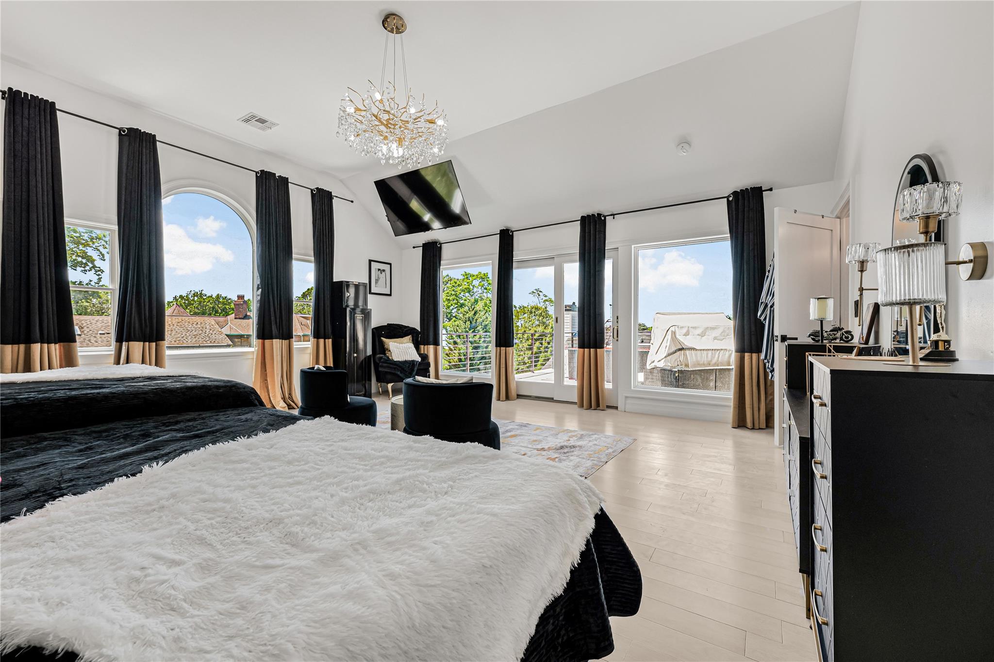 3 Fairview Lane, Glen Cove, NY 11542