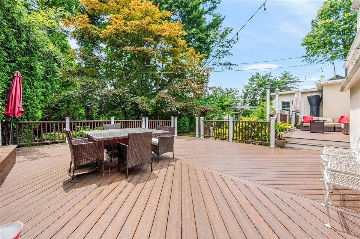 34 Arleigh Road, Great Neck, NY 11021