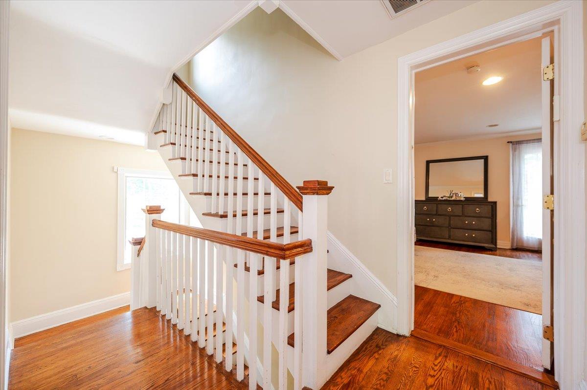 34 Arleigh Road, Great Neck, NY 11021