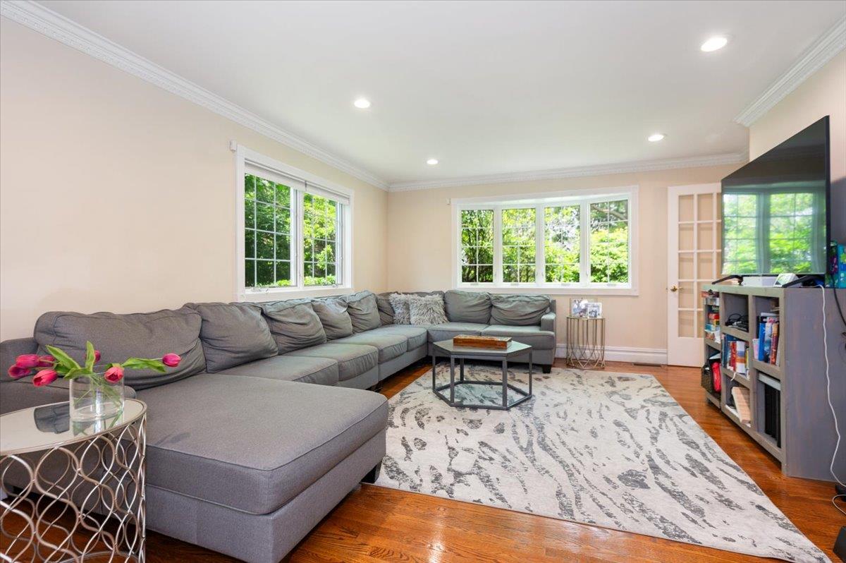 34 Arleigh Road, Great Neck, NY 11021