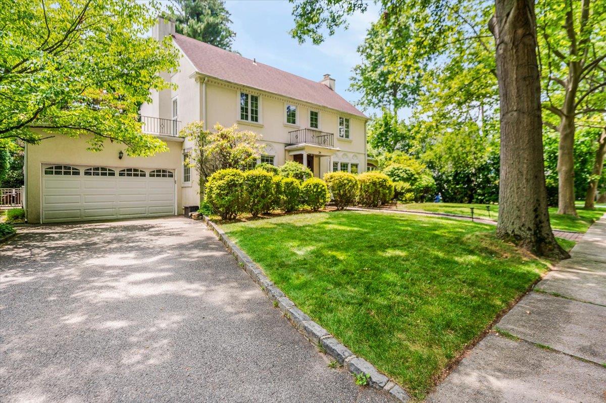34 Arleigh Road, Great Neck, NY 11021