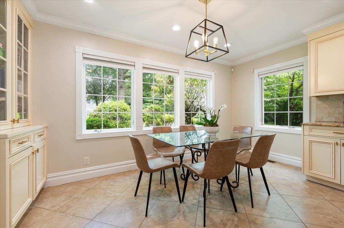 34 Arleigh Road, Great Neck, NY 11021