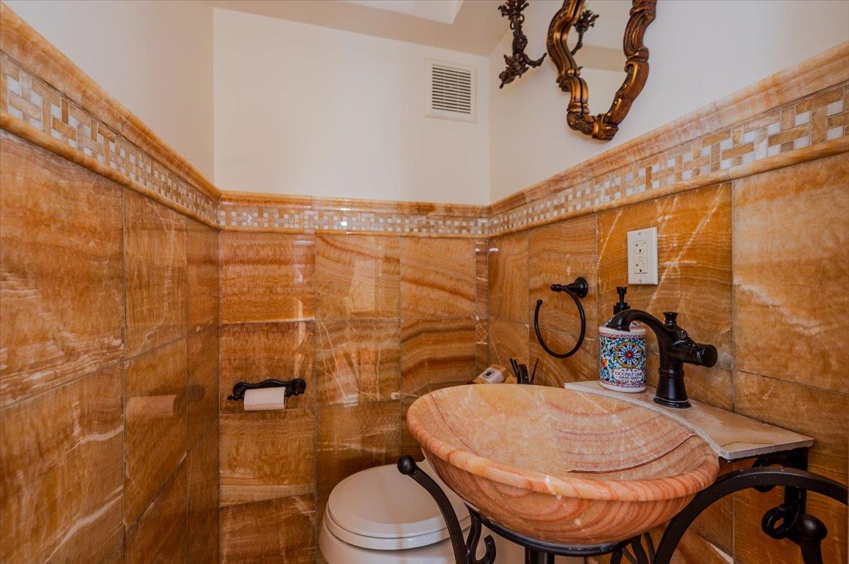 34 Arleigh Road, Great Neck, NY 11021