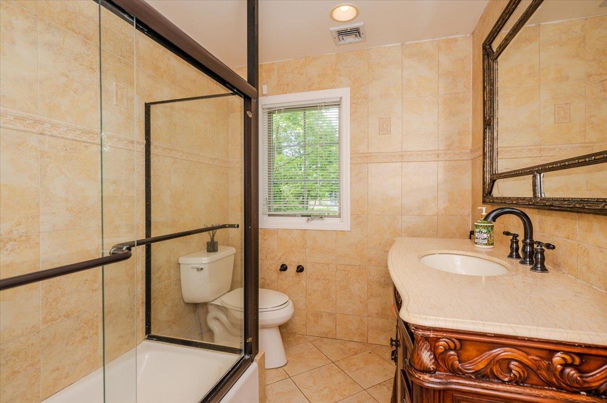 34 Arleigh Road, Great Neck, NY 11021