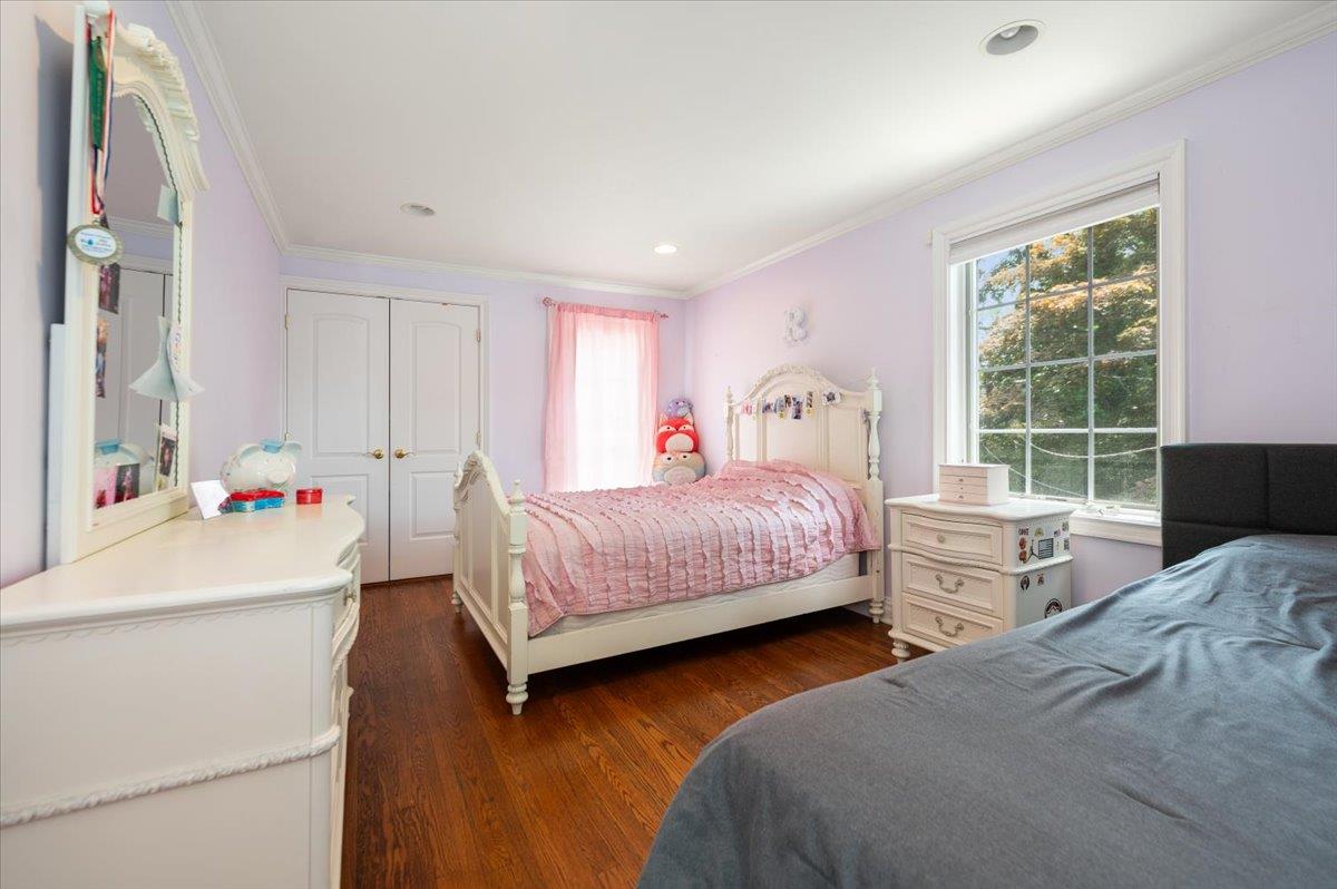 34 Arleigh Road, Great Neck, NY 11021