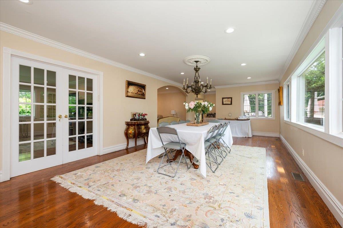 34 Arleigh Road, Great Neck, NY 11021