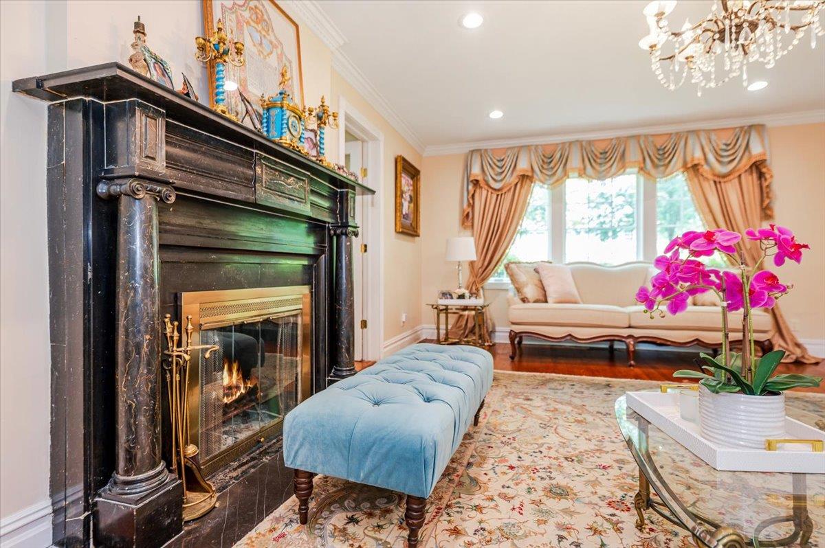 34 Arleigh Road, Great Neck, NY 11021