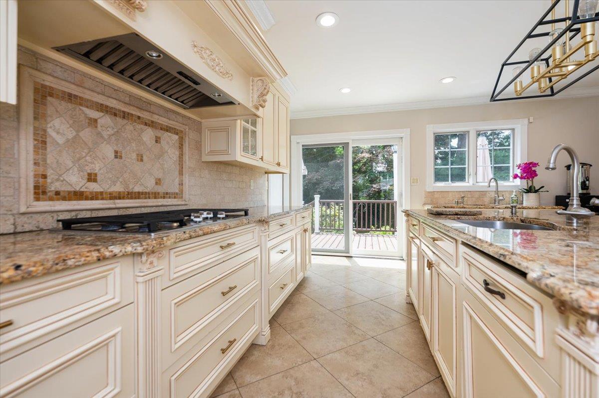 34 Arleigh Road, Great Neck, NY 11021