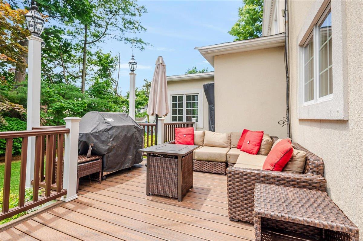 34 Arleigh Road, Great Neck, NY 11021