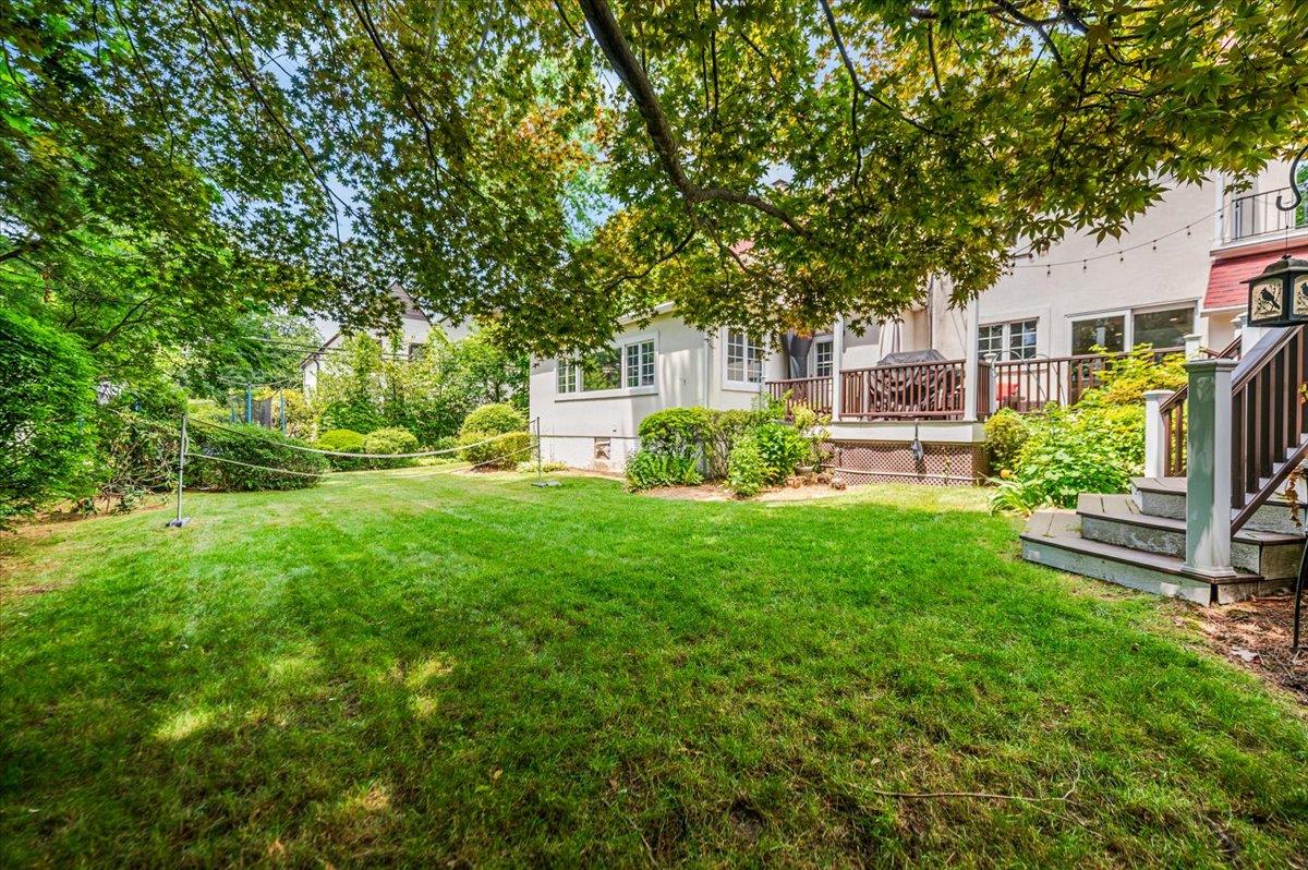 34 Arleigh Road, Great Neck, NY 11021