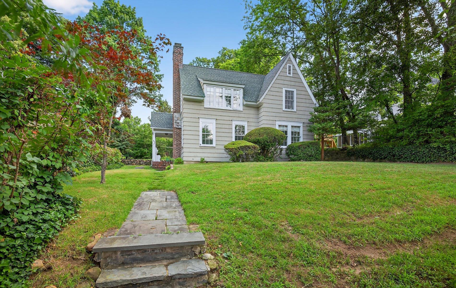 240-17 E Pine Street, Douglaston, NY 11363