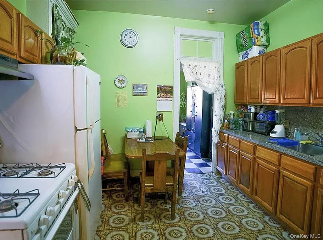 668 Broadway # 11, Brooklyn, NY 11206