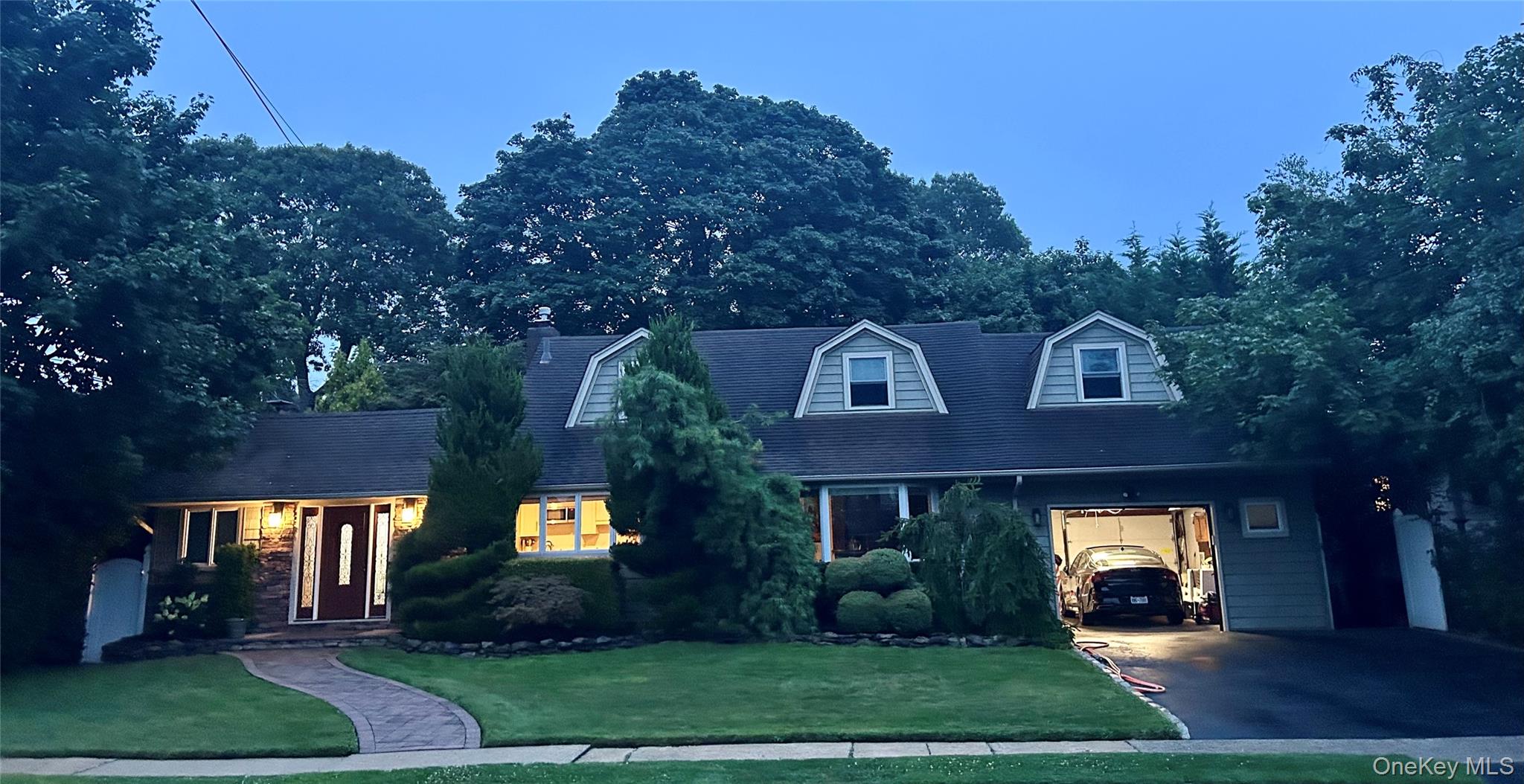 251 Roosevelt Avenue, Massapequa Park, NY 11762