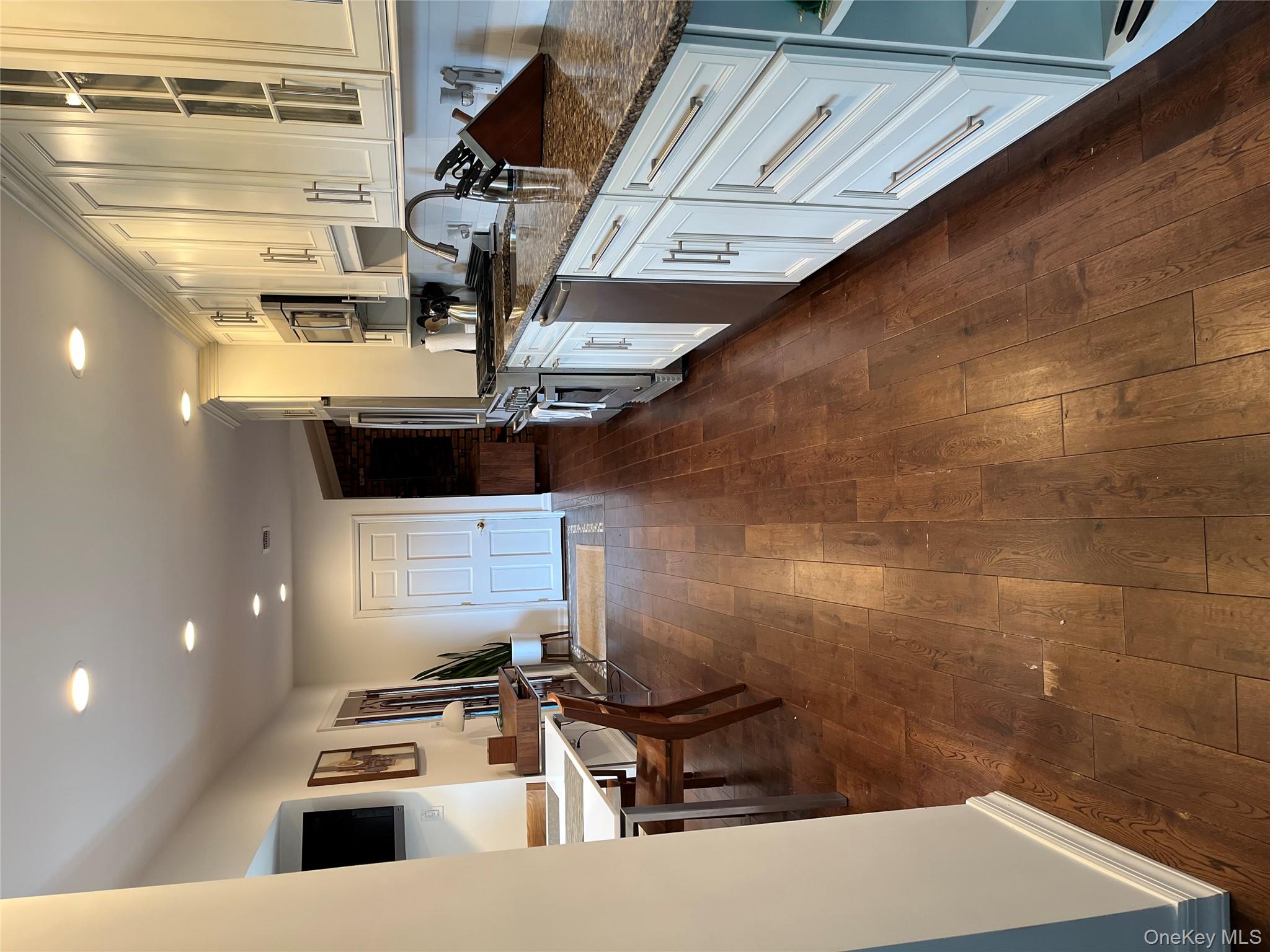 251 Roosevelt Avenue, Massapequa Park, NY 11762