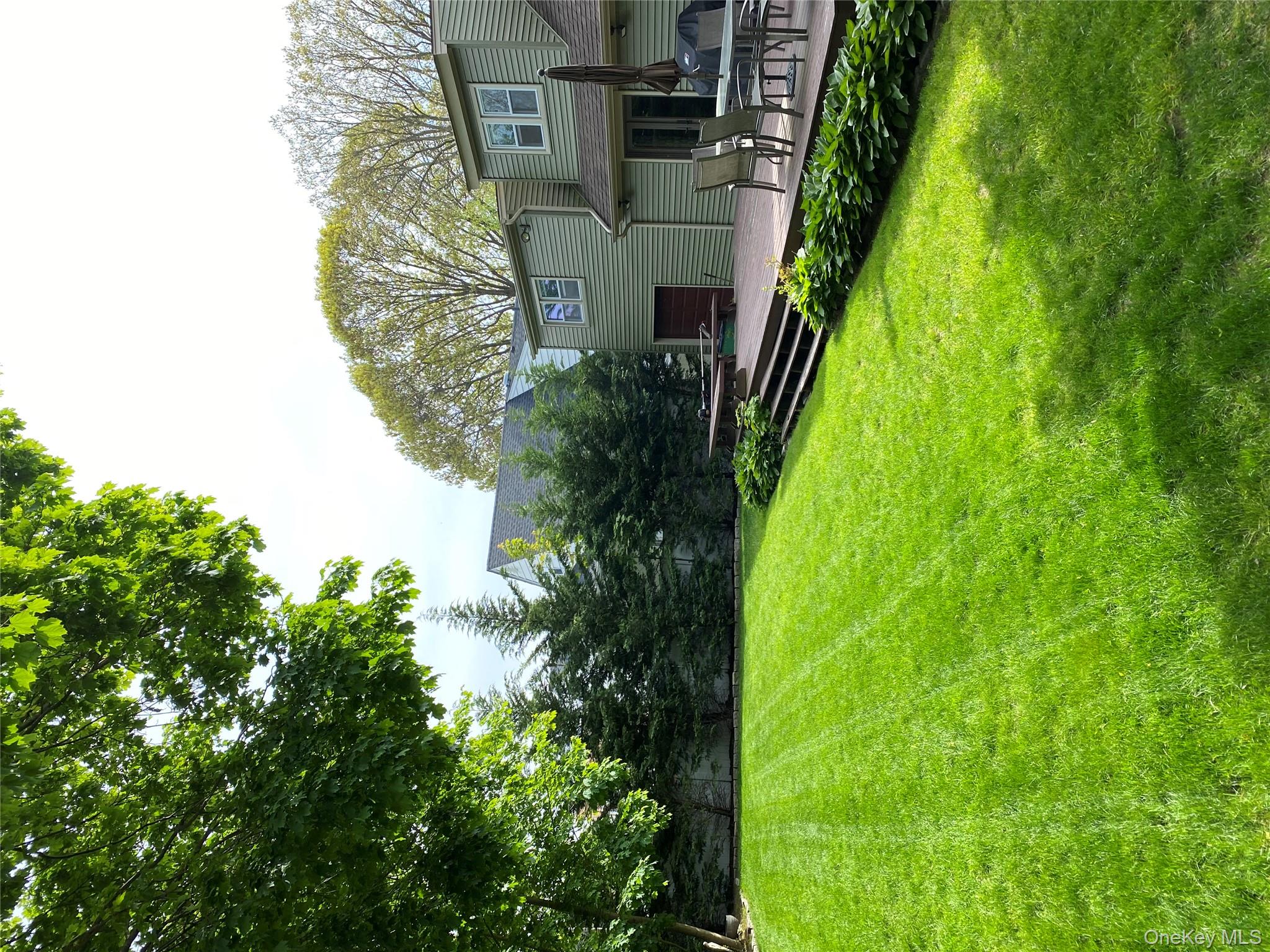 251 Roosevelt Avenue, Massapequa Park, NY 11762