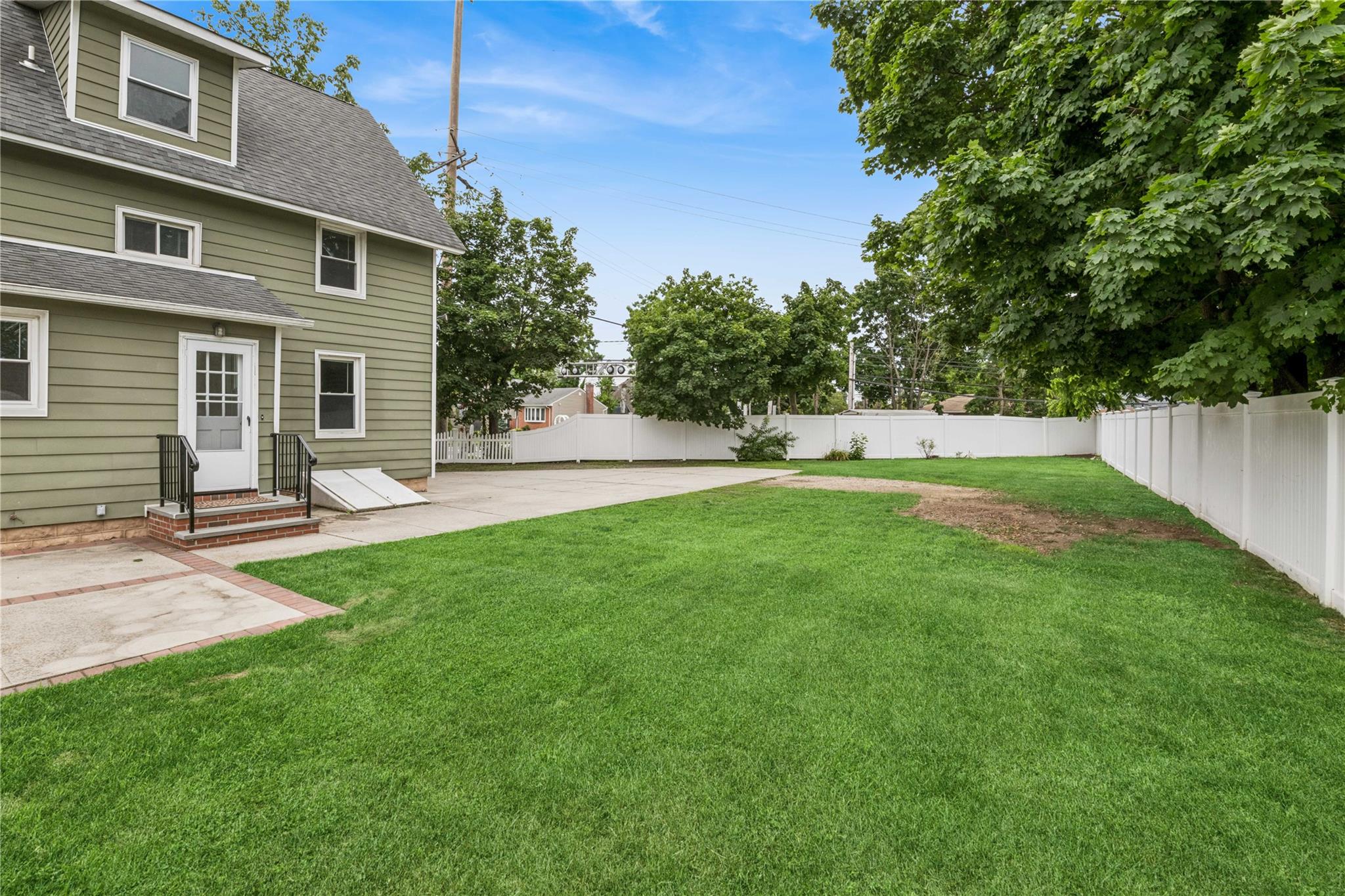 401 Ocean Avenue, Malverne, NY 11565