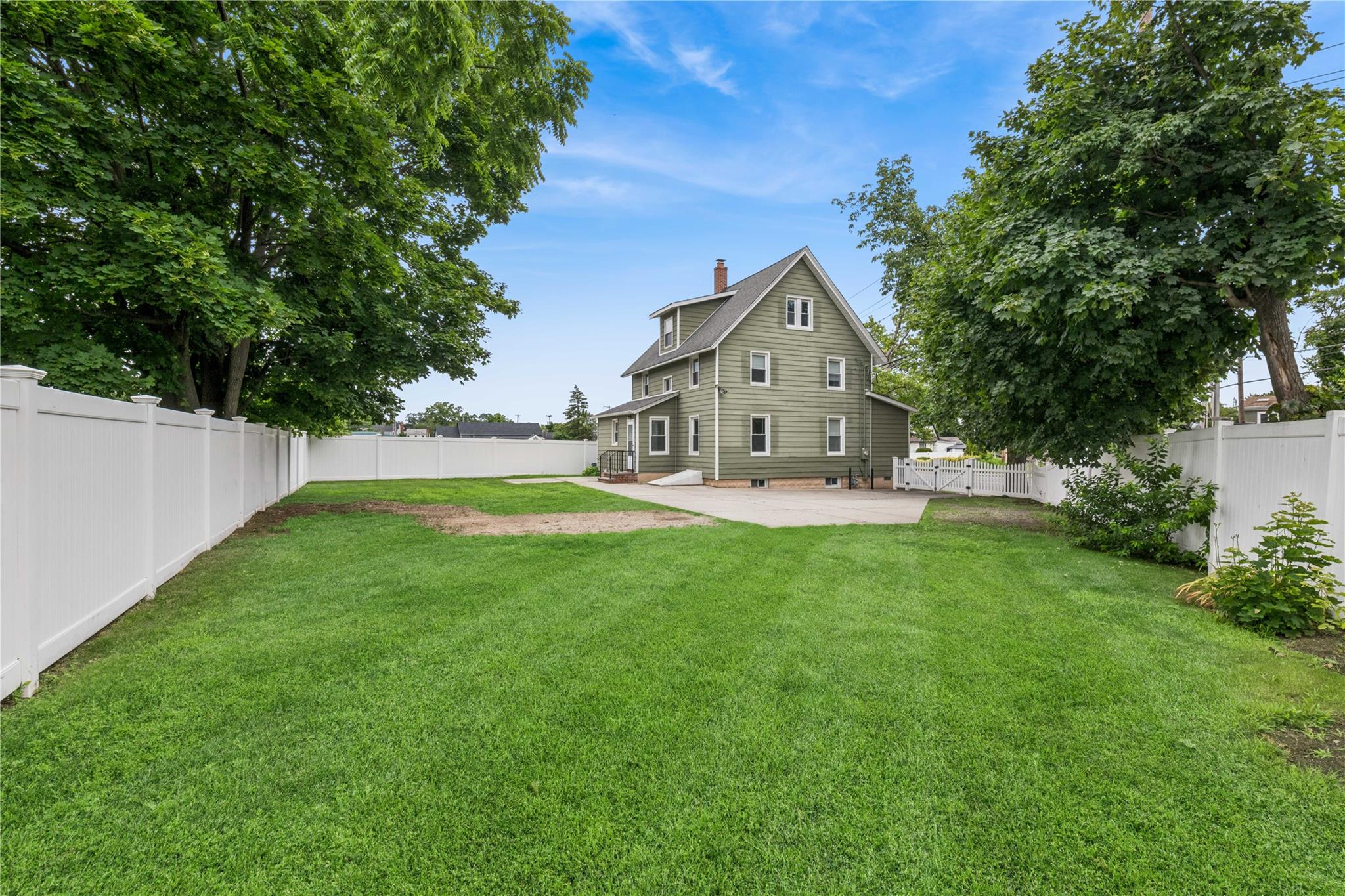 401 Ocean Avenue, Malverne, NY 11565