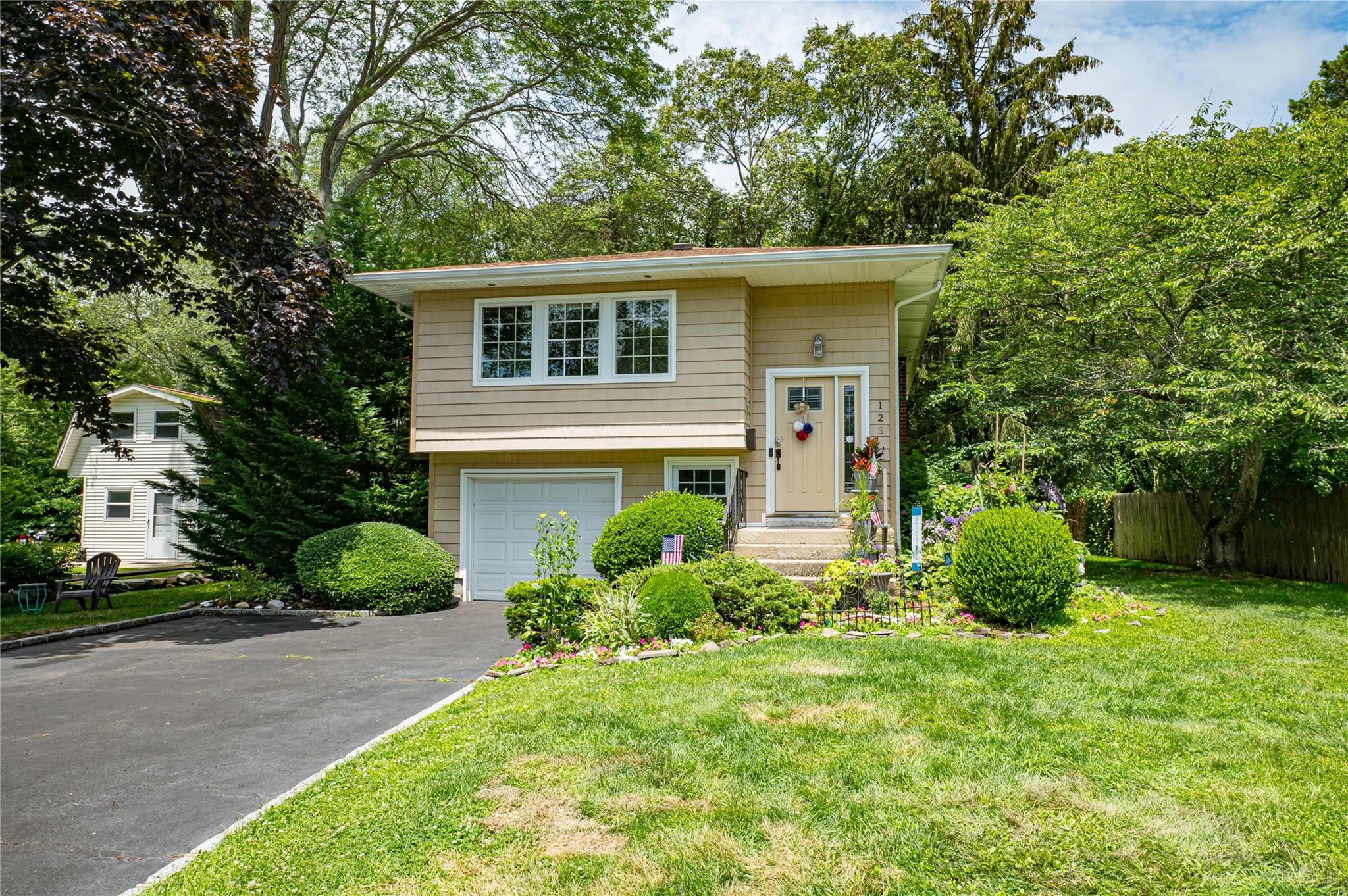 123 Lake Street, Islip, NY 11751