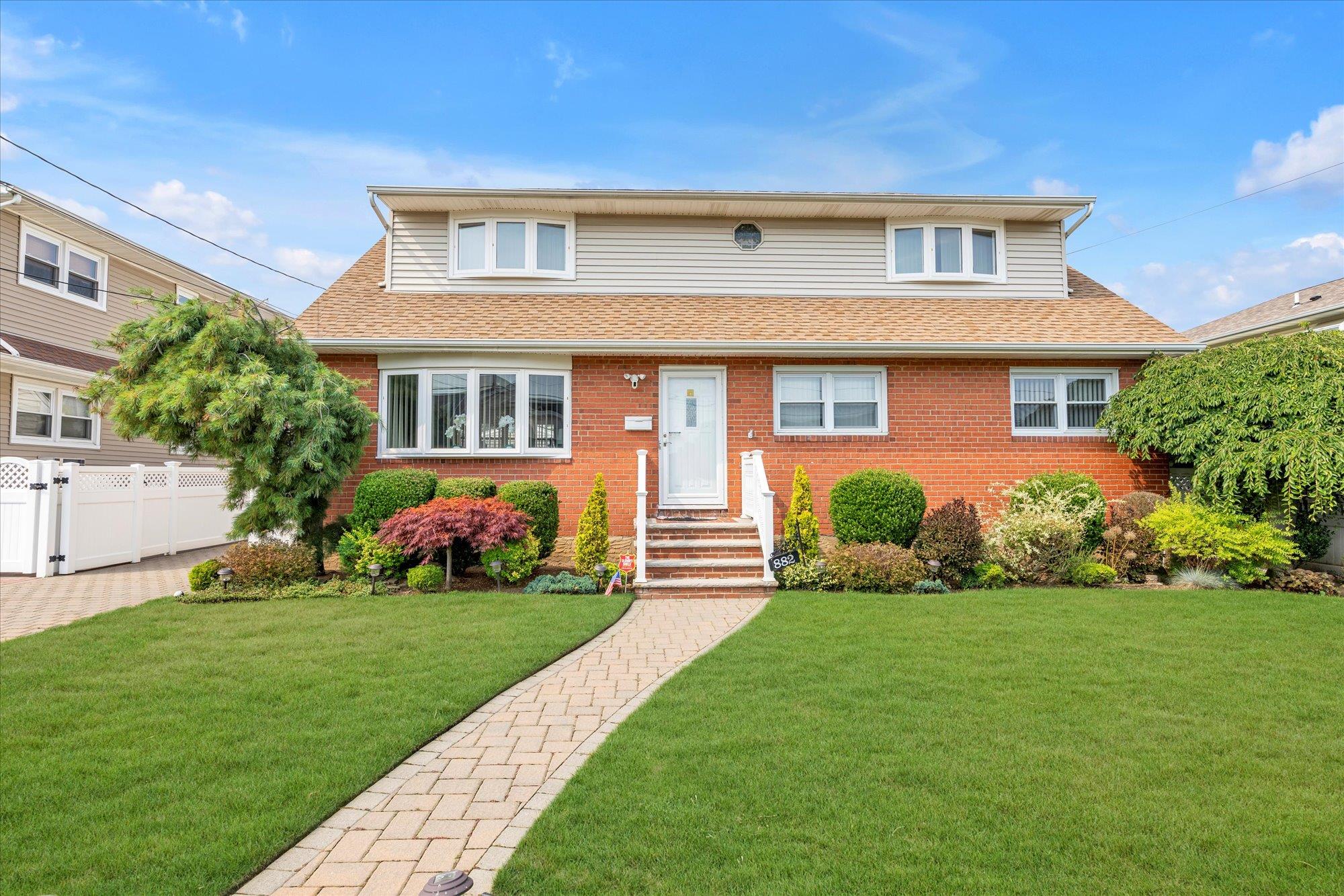 882 Third Avenue, Franklin Square, NY 11010