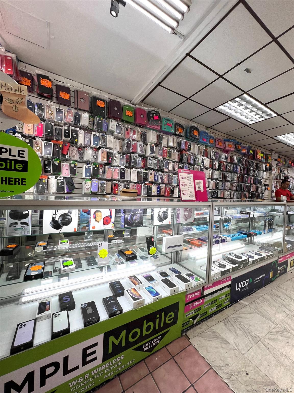 82-07 Roosevelt Avenue, Jackson Heights, NY 11372