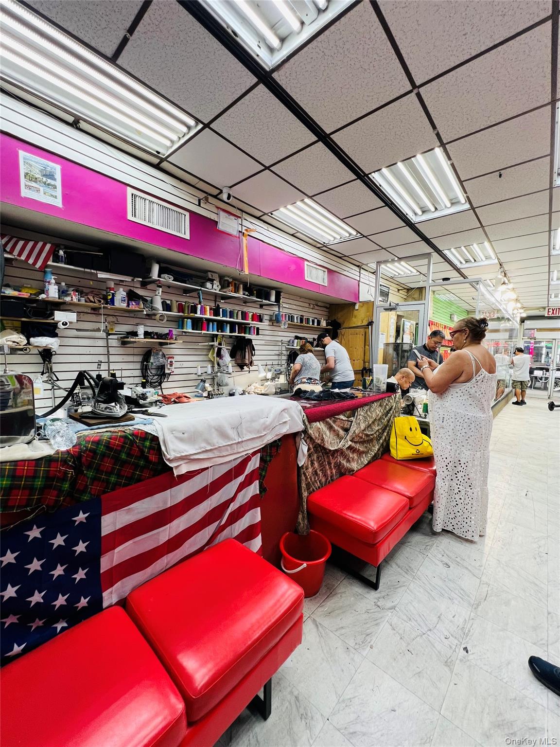 82-07 Roosevelt Avenue, Jackson Heights, NY 11372