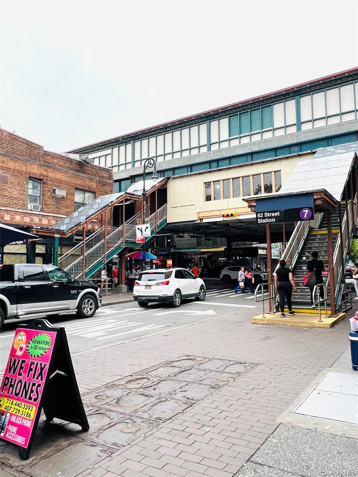 82-07 Roosevelt Avenue, Jackson Heights, NY 11372