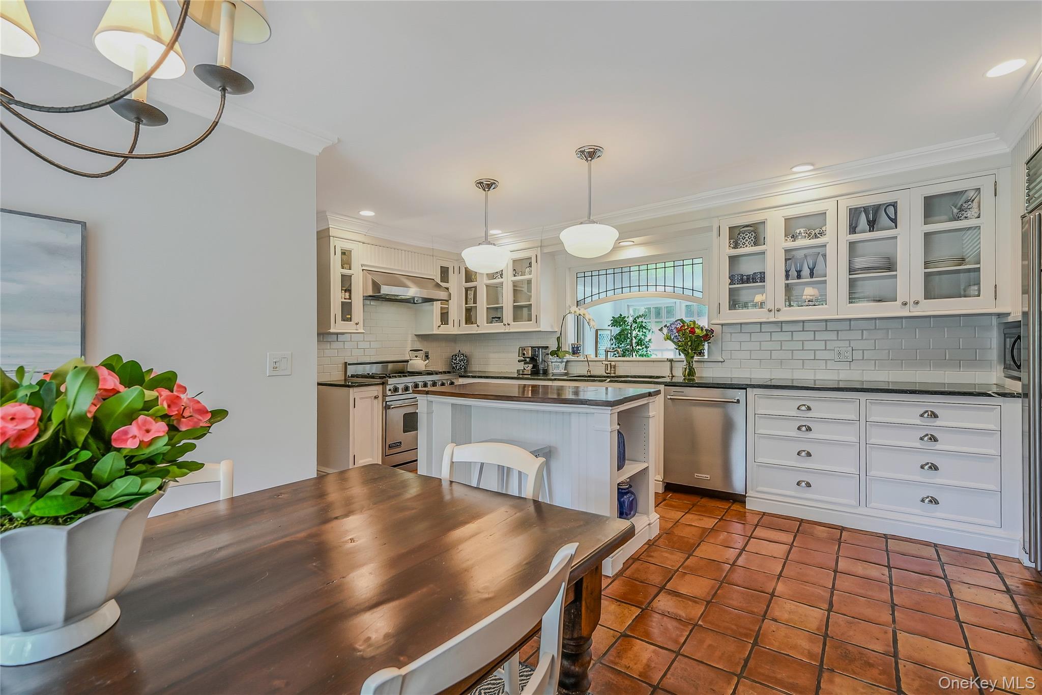 27 Van Wyck Lane, Lloyd Harbor, NY 11743