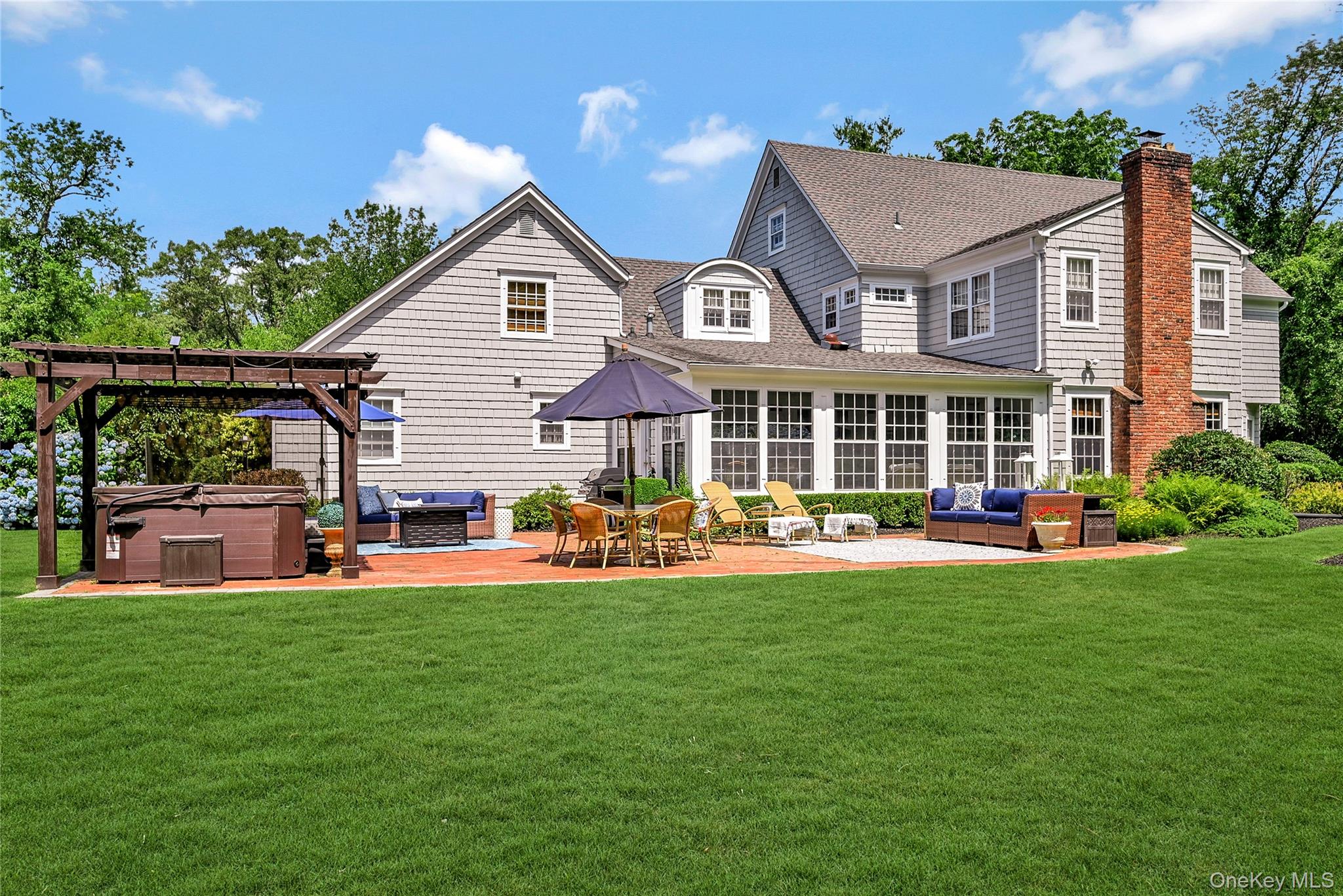 27 Van Wyck Lane, Lloyd Harbor, NY 11743