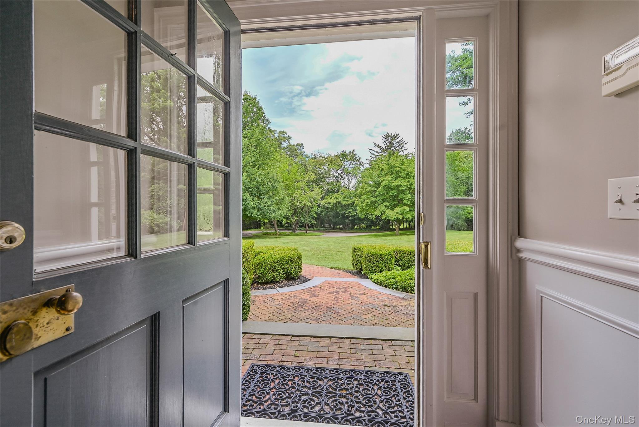 27 Van Wyck Lane, Lloyd Harbor, NY 11743