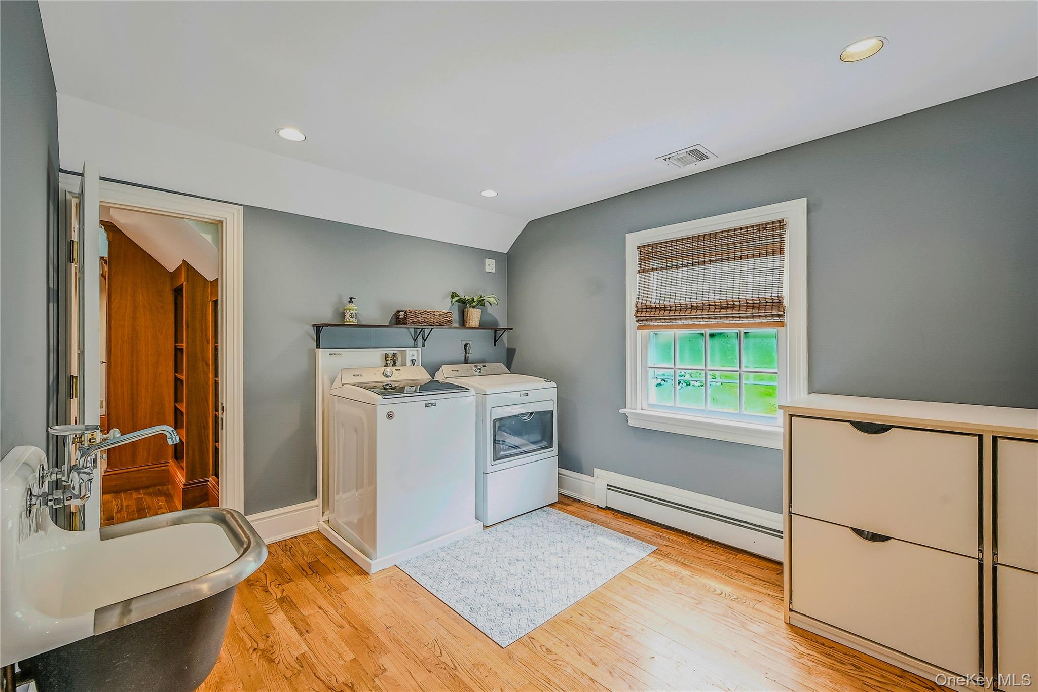 27 Van Wyck Lane, Lloyd Harbor, NY 11743