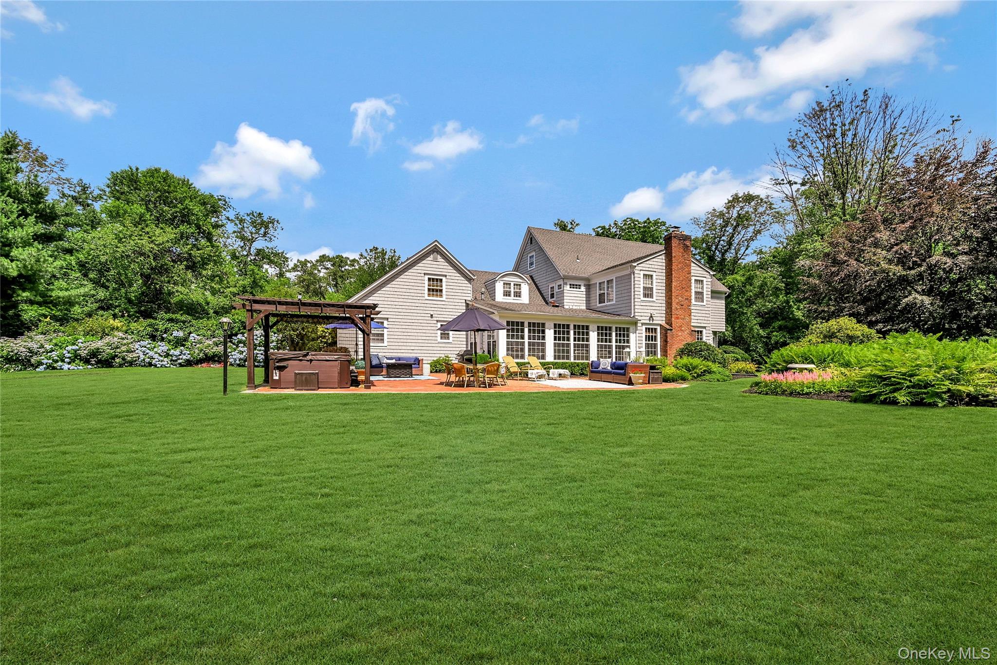 27 Van Wyck Lane, Lloyd Harbor, NY 11743